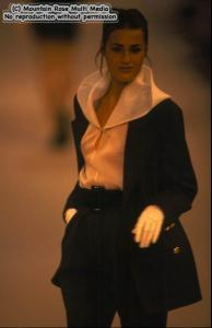 yasmin_le_bon_Yohji_Yamamoto_1991.jpg