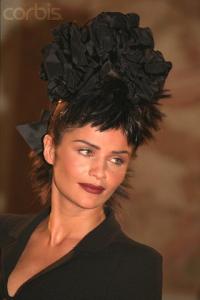 helena_christensen_CHANEL327107_10.jpg