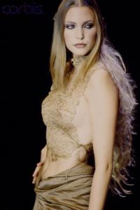 Nadja_93_gold312088_1.jpg