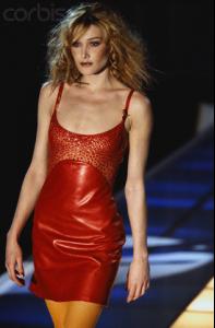 Carla_Bruni_Modeling_Versace327138_6.jpg