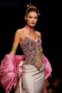 Carla_Bruni_Models_for_Lacroix324335_10.jpg