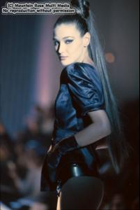 Carla_Bruni_mugler_91333374_10.jpg