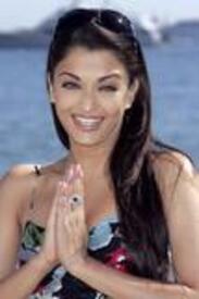 th_Aishwarya_Rai_14_Provoked_Photocall0_Cannes_-_gangofcelebrities.jpg