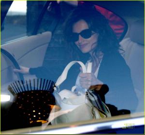 penelope_cruz_embraces_broken_08.jpg