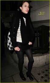 KEGJNPFL9N_alexa-chung-09.jpg