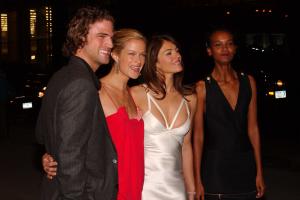 91964_celebrity_city_Carolyn_Murphy_40_123_381lo.JPG