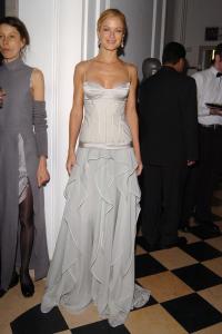 92054_celebrity_city_Carolyn_Murphy_49_123_584lo.JPG