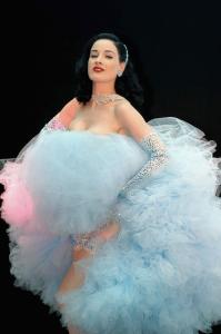 a02_hollywoodsbestDita6_5.jpg