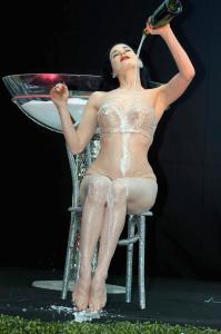 b35_hollywoodsbestDita6_16.jpg