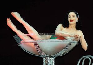 ed8_hollywoodsbestDita6_15.jpg