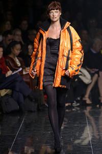 linda_Dolce___Gabbana_Fall_2003.jpg
