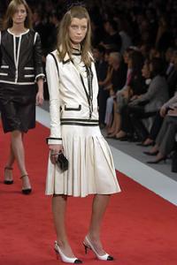 luca_Chanel_Spring_2005_Ready_to_Wear.jpg
