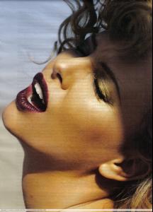 charlize_w_mag4.jpg