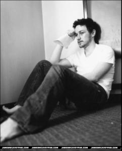 James_McAvoy_Photoshoot_Outtakes8.jpg