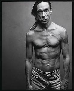 Iggy_by_Annie_Leibowitz__2000.jpg