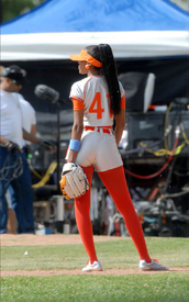 Naomi_Campbell_plays_Baseball_01.jpg