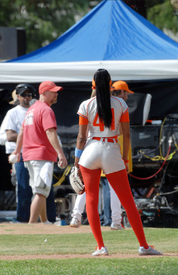 Naomi_Campbell_plays_Baseball_03.jpg