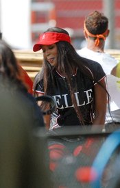 Naomi_Campbell_plays_Baseball_04.jpg