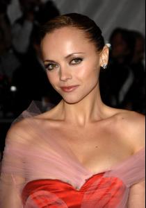 Christina_Ricci___Metropolitan_Museum_of_Art_Costume_Institute_Gala__2008__3_.JPG