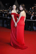 th_51075236007122.gif