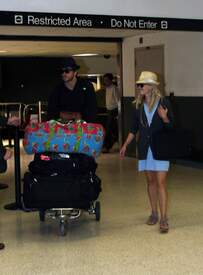 001_Reese_Witherspoon__Jake_Gyllenhaal_arrive_together_from_Paris.jpg