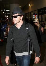 002_Reese_Witherspoon__Jake_Gyllenhaal_arrive_together_from_Paris.jpg