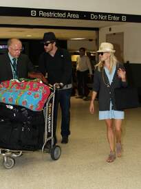 004_Reese_Witherspoon__Jake_Gyllenhaal_arrive_together_from_Paris.jpg