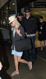 008_Reese_Witherspoon__Jake_Gyllenhaal_arrive_together_from_Paris.jpg