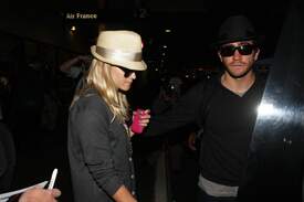 009_Reese_Witherspoon__Jake_Gyllenhaal_arrive_together_from_Paris.jpg