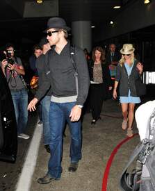 010_Reese_Witherspoon__Jake_Gyllenhaal_arrive_together_from_Paris.jpg
