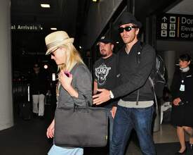 019_Reese_Witherspoon__Jake_Gyllenhaal_arrive_together_from_Paris.jpg