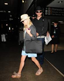 020_Reese_Witherspoon__Jake_Gyllenhaal_arrive_together_from_Paris.jpg