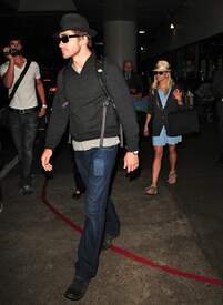 022_Reese_Witherspoon__Jake_Gyllenhaal_arrive_together_from_Paris.jpg