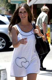 001_Jennifer_Love_Hewitt_leaving_a_spa_in_L.A.jpg