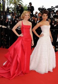 Celebutopia-Elizabeth_Banks_and_Aishwarya_Rai-Up_Premiere_at_the_Palais_De_Festival_during_the_62nd_International_Cannes_Film_F_06.jpg