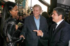 ZoeSaldana_StarTrek_LA_Premiere_34.jpg