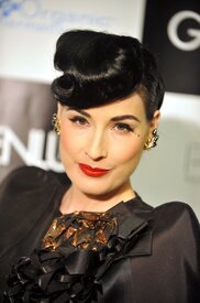GenluxMagazine99sBritWeekDesignerOfTheYearFashionShowAndAwards_7.jpg