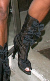 Naomi_Campbell_parties_hard_on_her_birthday_12.jpg