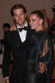 14106_Preppie_GiseleBundchenatMetGala3_122_379lo.jpg