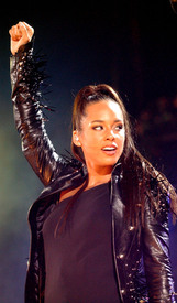 celebrity_paradise.com_TheElder_AliciaKeys2010_05_08_performattheGelredomeinArnhem3.jpg