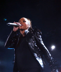 celebrity_paradise.com_TheElder_AliciaKeys2010_05_08_performattheGelredomeinArnhem8.jpg