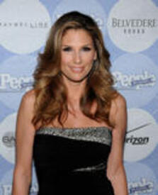 th_DaisyFuentes_people_en_espanol_50_beautiful_celebration_08.jpg