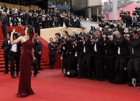 Celebutopia_SalmaHayek_RobinHoodpremiereatthe63rdAnnualCannesFilmFestival_08.jpg