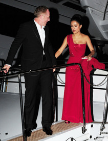 celebrity_paradise.com_SalmaHayek_Yacht_Cannes_027.jpg