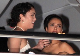 celebrity_paradise.com_SalmaHayek_Yacht_Cannes_030.jpg