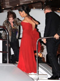 celebrity_paradise.com_SalmaHayek_Yacht_Cannes_031.jpg