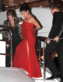 celebrity_paradise.com_SalmaHayek_Yacht_Cannes_032.jpg