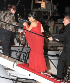 celebrity_paradise.com_SalmaHayek_Yacht_Cannes_036.jpg