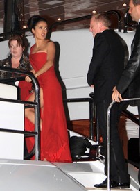 celebrity_paradise.com_SalmaHayek_Yacht_Cannes_038.jpg