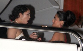 celebrity_paradise.com_SalmaHayek_Yacht_Cannes_043.jpg